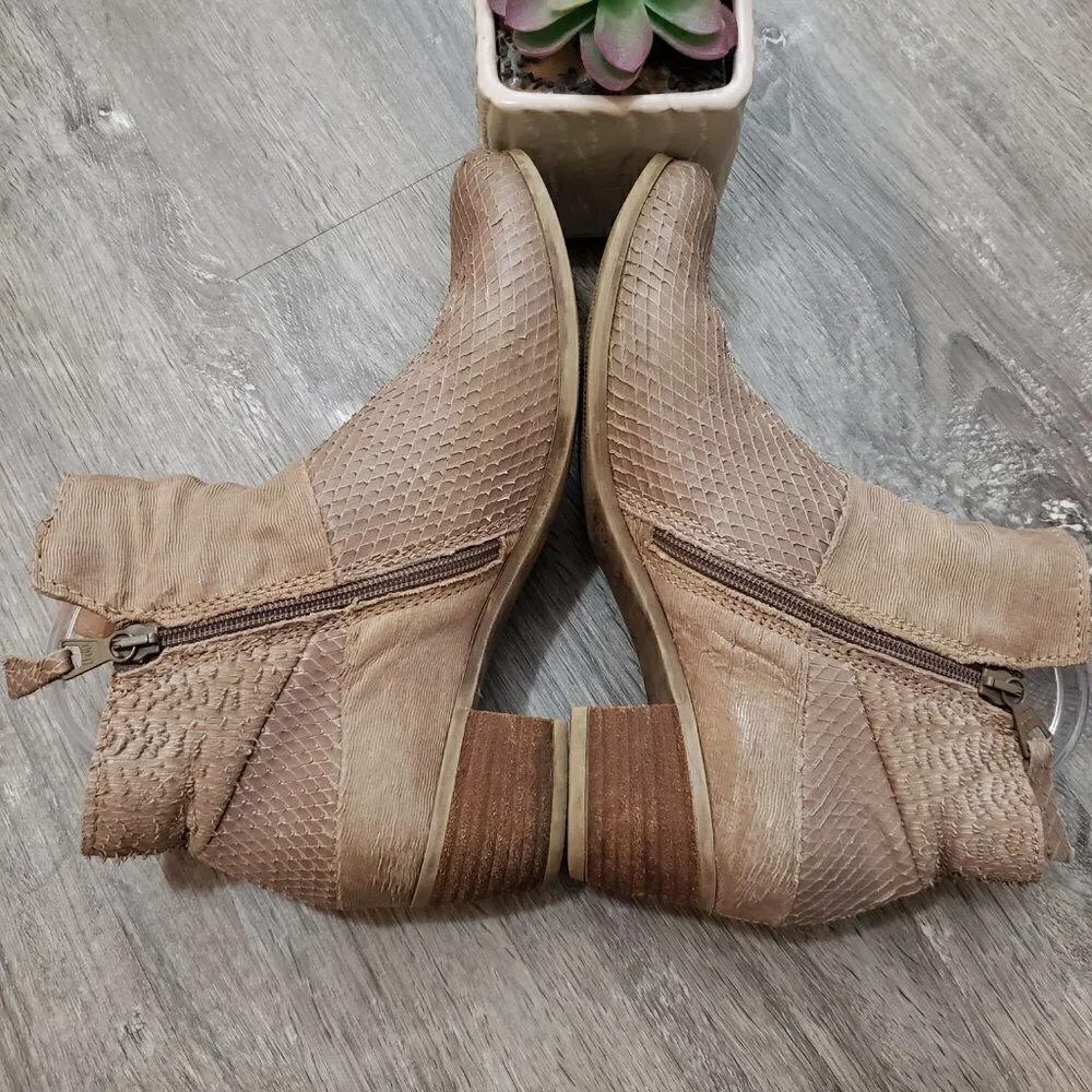 MJUS Textured Genuine Leather Ankle Booties Snake Skin Sz 39 - Picture 4 of 9